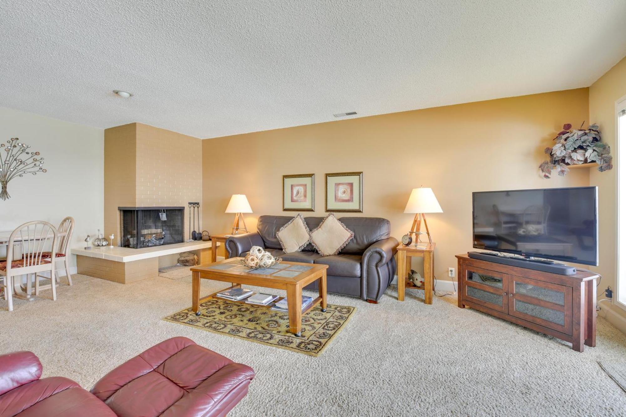 Comfortable Lincoln City Condo With Patio And Views! Eksteriør billede